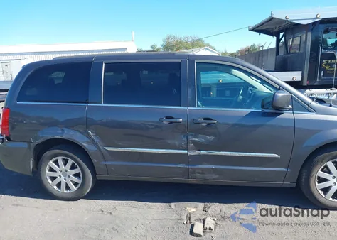 2016 Chrysler Town & Country Touring z USA, uszkodzony, nr VIN 2C4RC1BG0GR159003